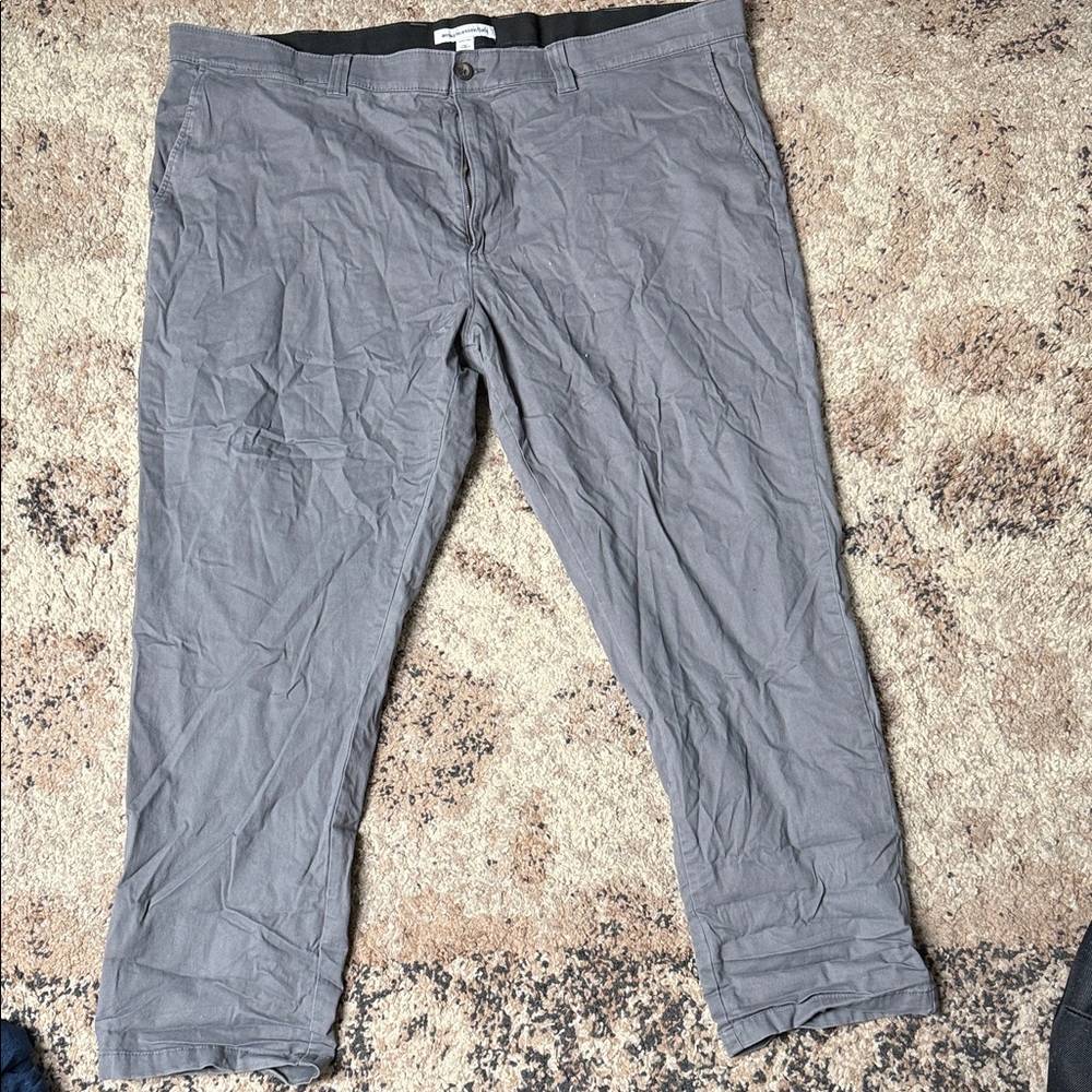 Amazon Essentials Men's Gray Chinos